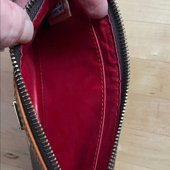 Dooney & Bourke Giraffe Wristlet - Picture 5 of 6